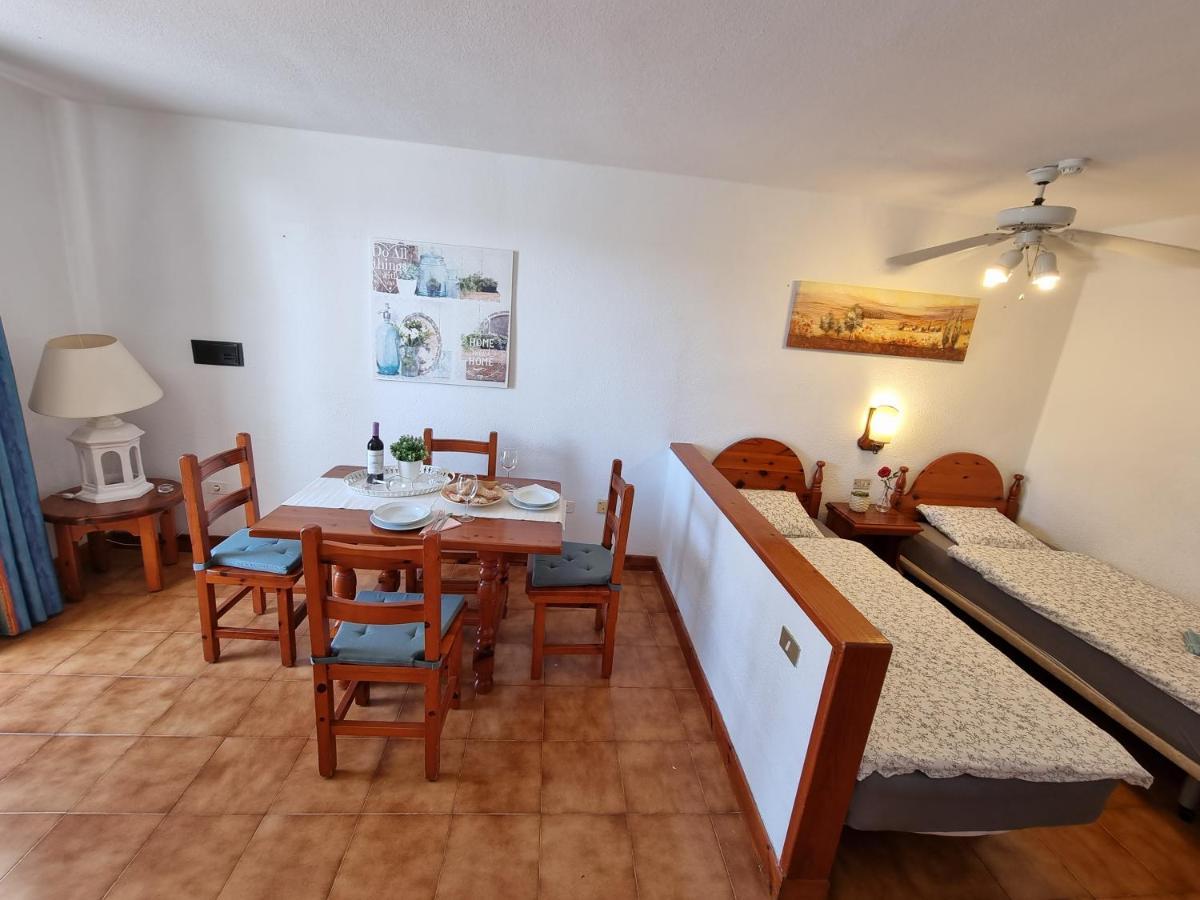 Studio Apartment No 1 Directly On The Beach And Sea, Terrace, Heated Pool, Wifi Playa de las Americas (Tenerife) Exterior foto