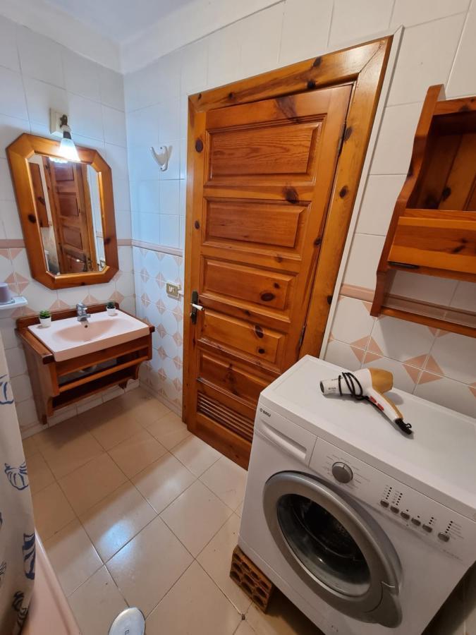 Studio Apartment No 1 Directly On The Beach And Sea, Terrace, Heated Pool, Wifi Playa de las Americas (Tenerife) Exterior foto